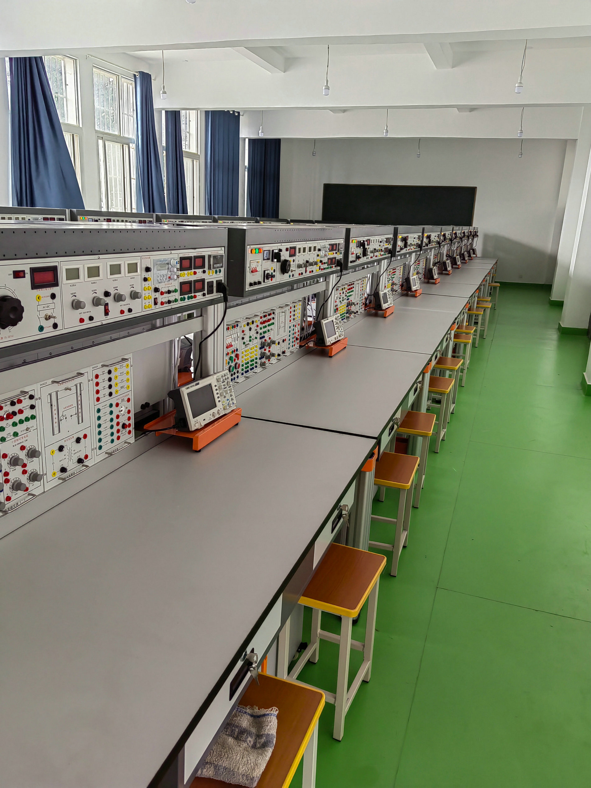 電工電子電拖實訓(xùn)考核裝置